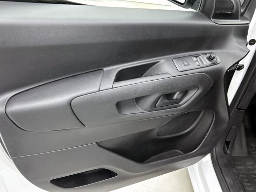 Peugeot Partner 1.2 Benzine 111PK Euro6 *Distributie bij 43Dkm. vervangen* Premium / Airco / Navigatie / Schuifde... ActivLease financial lease