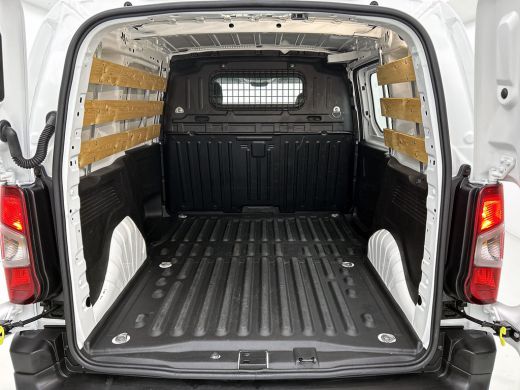 Peugeot Partner 1.2 Benzine 111PK Euro6 *Distributie bij 43Dkm. vervangen* Premium / Airco / Navigatie / Schuifde... ActivLease financial lease