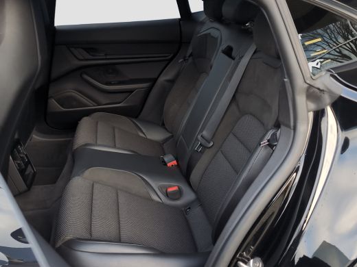 Porsche Taycan Performance 84 kWh | Luchtvering | Pano | Warmtepomp | Stoelverwarming | Camera ActivLease financial lease