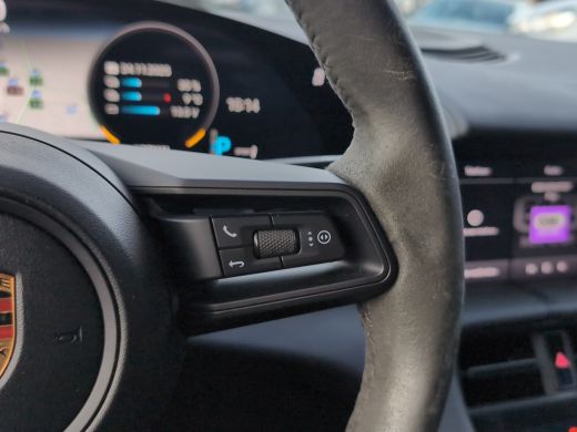 Porsche Taycan Performance 84 kWh | Luchtvering | Pano | Warmtepomp | Stoelverwarming | Camera ActivLease financial lease