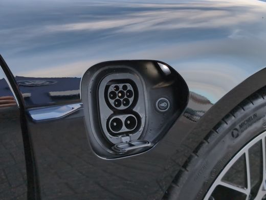 Porsche Taycan Performance 84 kWh | Luchtvering | Pano | Warmtepomp | Stoelverwarming | Camera ActivLease financial lease