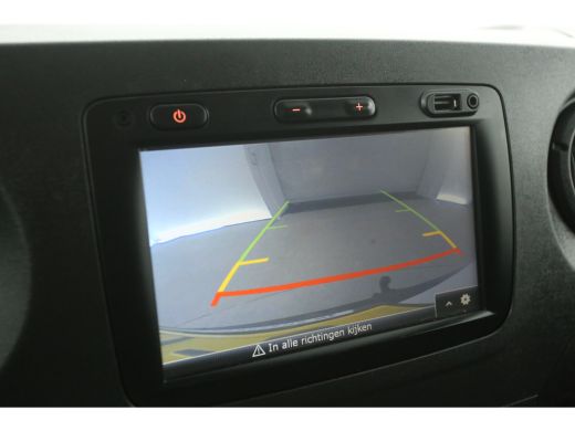 Renault Master T33 2.3 dCi 146PK L2H2 | Airco | Camera | Cruise | 3-Zits | Trekh. | Navi | Stoelverw. ActivLease financial lease