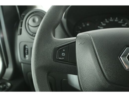 Renault Master T33 2.3 dCi 146PK L2H2 | Airco | Camera | Cruise | 3-Zits | Trekh. | Navi | Stoelverw. ActivLease financial lease