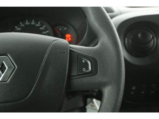 Renault Master T33 2.3 dCi 146PK L2H2 | Airco | Camera | Cruise | 3-Zits | Trekh. | Navi | Stoelverw. ActivLease financial lease