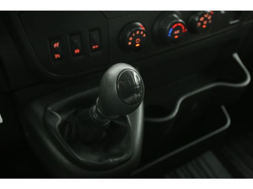 Renault Master T33 2.3 dCi 146PK L2H2 | Airco | Camera | Cruise | 3-Zits | Trekh. | Navi | Stoelverw. ActivLease financial lease