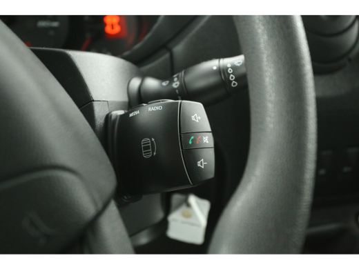Renault Master T33 2.3 dCi 146PK L2H2 | Airco | Camera | Cruise | 3-Zits | Trekh. | Navi | Stoelverw. ActivLease financial lease