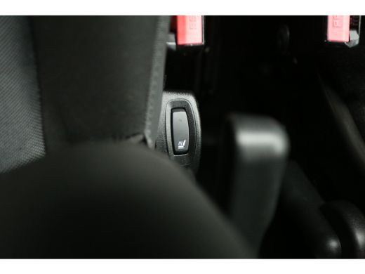 Renault Master T33 2.3 dCi 146PK L2H2 | Airco | Camera | Cruise | 3-Zits | Trekh. | Navi | Stoelverw. ActivLease financial lease