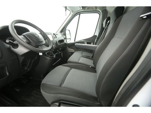 Renault Master T33 2.3 dCi 146PK L2H2 | Airco | Camera | Cruise | 3-Zits | Trekh. | Navi | Stoelverw. ActivLease financial lease