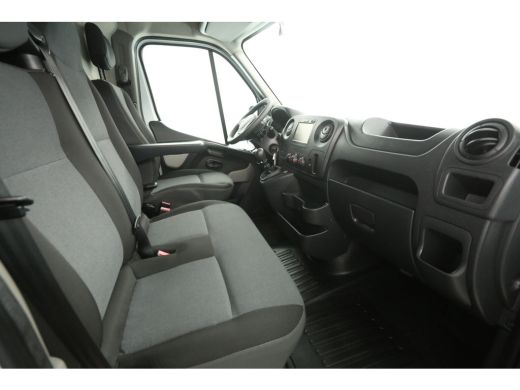 Renault Master T33 2.3 dCi 146PK L2H2 | Airco | Camera | Cruise | 3-Zits | Trekh. | Navi | Stoelverw. ActivLease financial lease