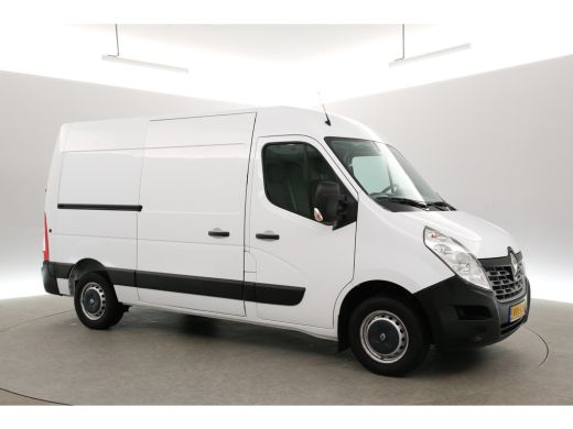 Renault Master T33 2.3 dCi 146PK L2H2 | Airco | Camera | Cruise | 3-Zits | Trekh. | Navi | Stoelverw. ActivLease financial lease