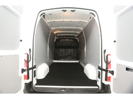 Renault Master T33 2.3 dCi 146PK L2H2 | Airco | Camera | Cruise | 3-Zits | Trekh. | Navi | Stoelverw. ActivLease financial lease