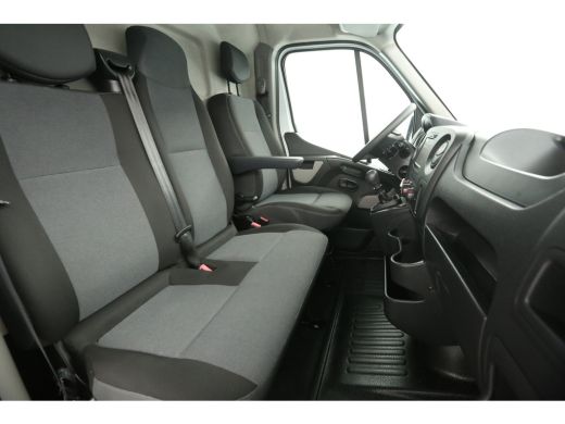 Renault Master T33 2.3 dCi 146PK L2H2 | Airco | Camera | Cruise | 3-Zits | Trekh. | Navi | Stoelverw. ActivLease financial lease