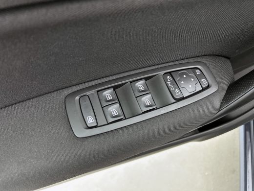 Renault M&eacute;gane Estate 1.3 TCe 141PK Automaat Zen / Trekhaak / Navigatie / Pdc.A / Airco-ecc./ Xenon / Apk 11-2026 ActivLease financial lease