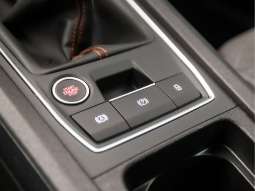 Seat Leon 1.0 TSI FR Sport (VIRTUAL COCKPIT, APPLE CARPLAY, GROOT NAVI, CAMERA, STUUR/STOELVERWARMING, SPOR... ActivLease financial lease