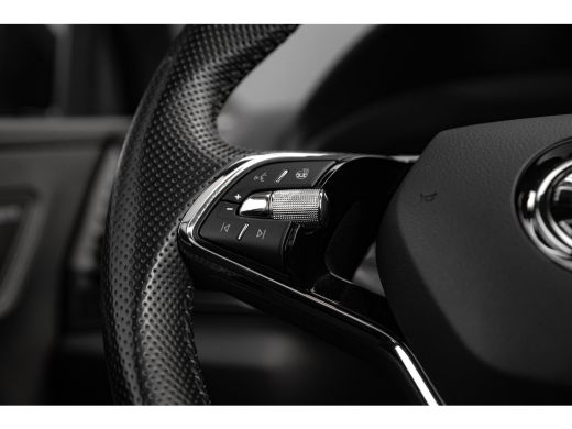 Skoda Karoq 1.5 TSI ACT Sportline Business | Panoramadak | Camera | Stoel- Stuurverwarming | Carplay | Navigatie ActivLease financial lease