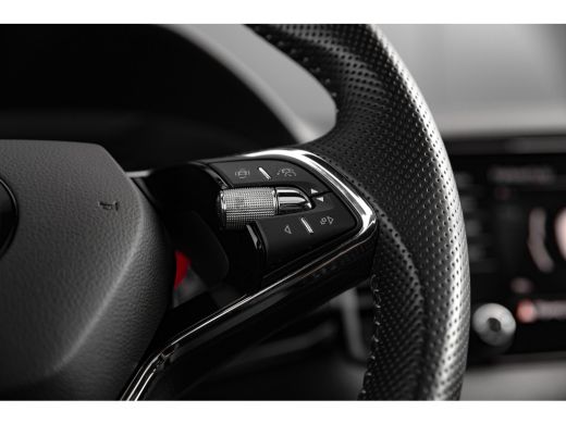 Skoda Karoq 1.5 TSI ACT Sportline Business | Panoramadak | Camera | Stoel- Stuurverwarming | Carplay | Navigatie ActivLease financial lease