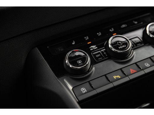 Skoda Karoq 1.5 TSI ACT Sportline Business | Panoramadak | Camera | Stoel- Stuurverwarming | Carplay | Navigatie ActivLease financial lease