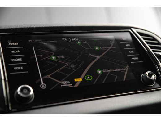 Skoda Karoq 1.5 TSI ACT Sportline Business | Panoramadak | Camera | Stoel- Stuurverwarming | Carplay | Navigatie ActivLease financial lease