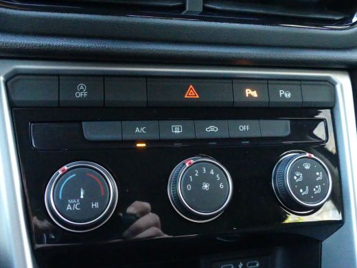 Volkswagen T-Roc 1.0 TSI 110PK Life | ADAPTIVE CRUISE | NAVI | APPLE CARPLAY/ANDROID AUTO | PARKEERSENSOREN V+A | ActivLease financial lease