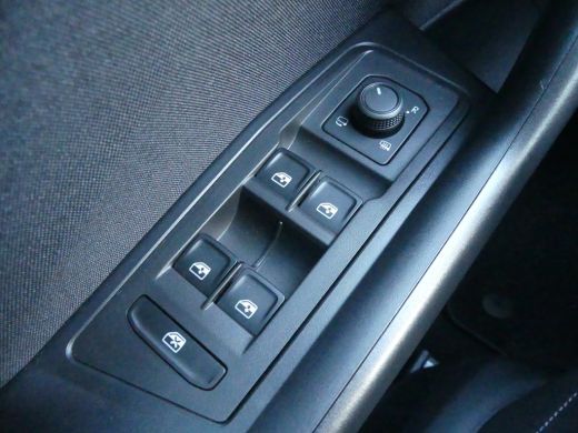 Volkswagen T-Roc 1.0 TSI 110PK Life | ADAPTIVE CRUISE | NAVI | APPLE CARPLAY/ANDROID AUTO | PARKEERSENSOREN V+A | ActivLease financial lease