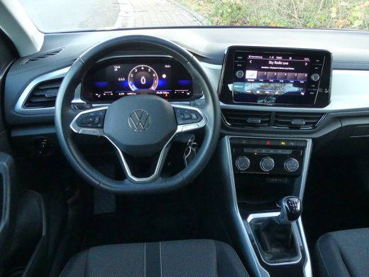 Volkswagen T-Roc 1.0 TSI 110PK Life | ADAPTIVE CRUISE | NAVI | APPLE CARPLAY/ANDROID AUTO | PARKEERSENSOREN V+A | ActivLease financial lease