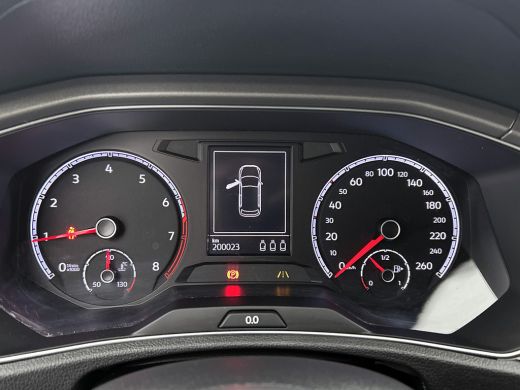 Volkswagen T-Roc 1.0 TSI Style / Navi / Adap-cruise / Trekhaak / Roofrail / Lmv 16" / Multimedia / Apk 02-2026 ActivLease financial lease