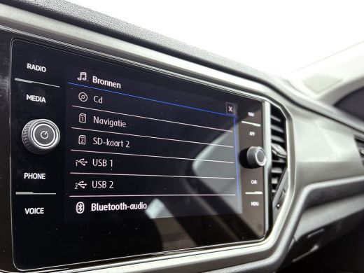 Volkswagen T-Roc 1.0 TSI Style / Navi / Adap-cruise / Trekhaak / Roofrail / Lmv 16" / Multimedia / Apk 02-2026 ActivLease financial lease