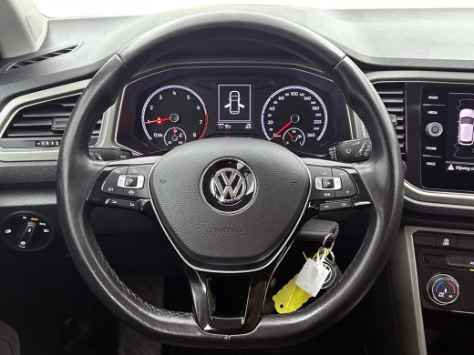 Volkswagen T-Roc 1.0 TSI Style / Navi / Adap-cruise / Trekhaak / Roofrail / Lmv 16" / Multimedia / Apk 02-2026 ActivLease financial lease