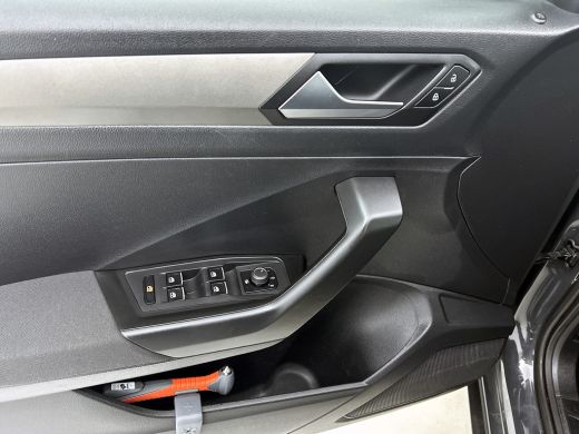 Volkswagen T-Roc 1.0 TSI Style / Navi / Adap-cruise / Trekhaak / Roofrail / Lmv 16" / Multimedia / Apk 02-2026 ActivLease financial lease