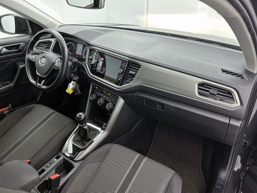 Volkswagen T-Roc 1.0 TSI Style / Navi / Adap-cruise / Trekhaak / Roofrail / Lmv 16" / Multimedia / Apk 02-2026 ActivLease financial lease