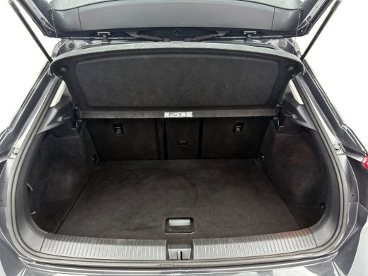 Volkswagen T-Roc 1.0 TSI Style / Navi / Adap-cruise / Trekhaak / Roofrail / Lmv 16" / Multimedia / Apk 02-2026 ActivLease financial lease