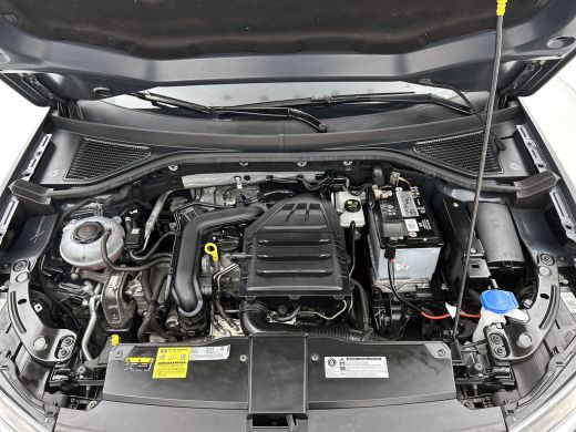 Volkswagen T-Roc 1.0 TSI Style / Navi / Adap-cruise / Trekhaak / Roofrail / Lmv 16" / Multimedia / Apk 02-2026 ActivLease financial lease