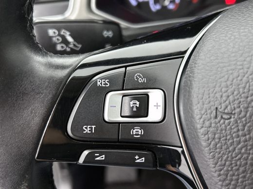 Volkswagen T-Roc 1.0 TSI Style / Navi / Adap-cruise / Trekhaak / Roofrail / Lmv 16" / Multimedia / Apk 02-2026 ActivLease financial lease