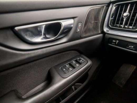 Volvo  V60 2.0 B3 Sport 177Pk Automaat (APPLE CARPLAY, GROOT NAVI, HARMAN/KARDON, LEDER, STUUR/STOELVERWARMI... ActivLease financial lease