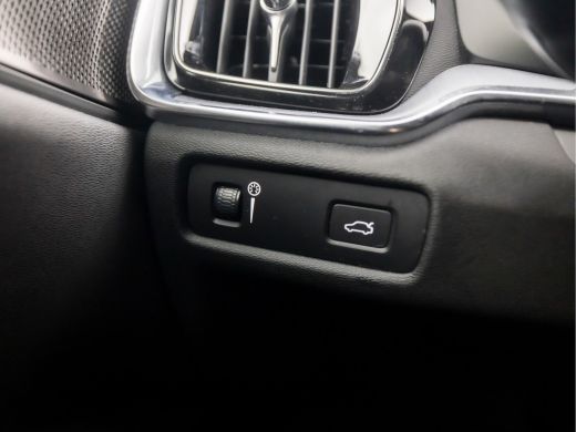 Volvo  V60 2.0 B3 Sport 177Pk Automaat (APPLE CARPLAY, GROOT NAVI, HARMAN/KARDON, LEDER, STUUR/STOELVERWARMI... ActivLease financial lease