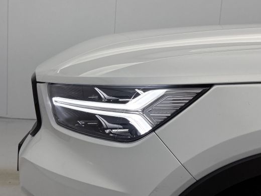 Volvo  XC40 T4 Hybride SOH 98% R-Design Expression / Panoramadak / Navigatie / Xenon / Pdc. / Airco-ecc./ Rad... ActivLease financial lease