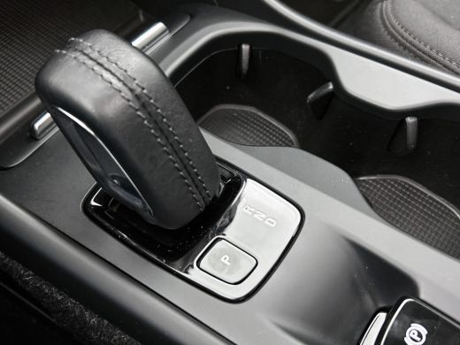 Volvo  XC40 T4 Hybride SOH 98% R-Design Expression / Panoramadak / Navigatie / Xenon / Pdc. / Airco-ecc./ Rad... ActivLease financial lease