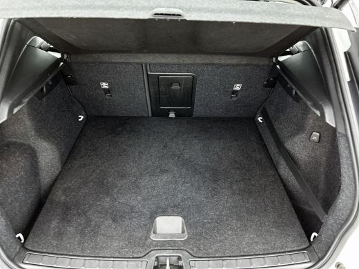 Volvo  XC40 T4 Hybride SOH 98% R-Design Expression / Panoramadak / Navigatie / Xenon / Pdc. / Airco-ecc./ Rad... ActivLease financial lease