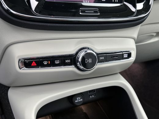 Volvo  XC40 T5 180PK Hybride SOH 91% Inscription / Panoramadak / Leder / Trekhaak / airco-ecc./ Stuurverwarmi... ActivLease financial lease