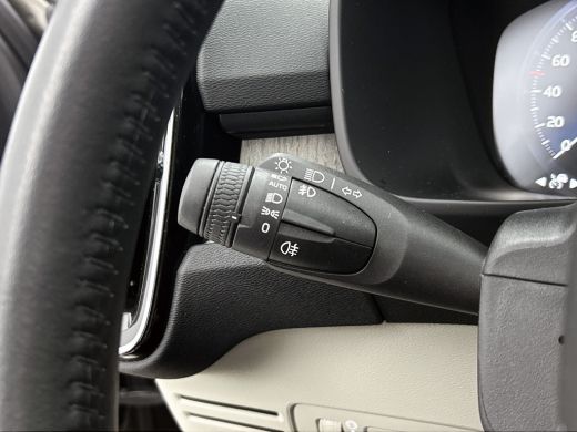 Volvo  XC40 T5 180PK Hybride SOH 91% Inscription / Panoramadak / Leder / Trekhaak / airco-ecc./ Stuurverwarmi... ActivLease financial lease