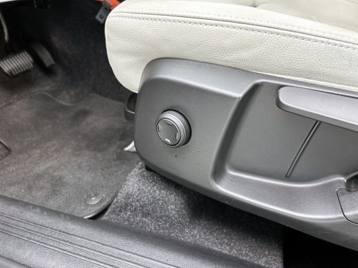 Volvo  XC40 T5 180PK Hybride SOH 91% Inscription / Panoramadak / Leder / Trekhaak / airco-ecc./ Stuurverwarmi... ActivLease financial lease