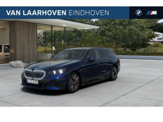 BMW i5 eDrive40 M Sport / Panoramadak / Trekhaak / M Sportonderstel / Stoelventilatie / Comfort Access /...