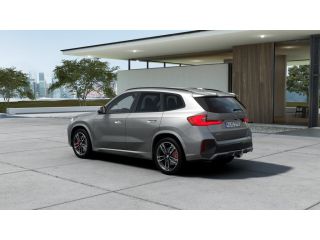 BMW iX1 eDrive20 M Sport / Panoramadak / Trekhaak / Sportstoelen / Achteruitrijcamera / M Adaptief onders...