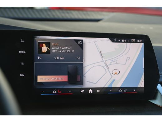 BMW 2 Serie 218i Luxury Line Automaat / Achteruitrijcamera / Comfort Access / Adaptieve LED / Stoelverwarming ActivLease financial lease