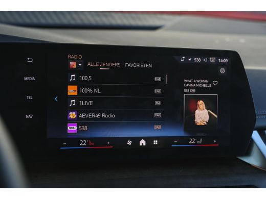 BMW 2 Serie 218i Luxury Line Automaat / Achteruitrijcamera / Comfort Access / Adaptieve LED / Stoelverwarming ActivLease financial lease