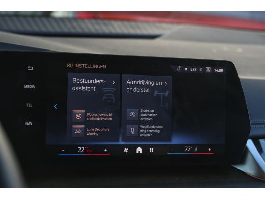 BMW 2 Serie 218i Luxury Line Automaat / Achteruitrijcamera / Comfort Access / Adaptieve LED / Stoelverwarming ActivLease financial lease