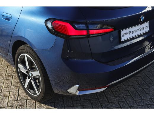 BMW 2 Serie 218i Luxury Line Automaat / Achteruitrijcamera / Comfort Access / Adaptieve LED / Stoelverwarming ActivLease financial lease