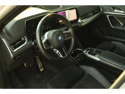 BMW iX1 xDrive30 M Sport / Sportstoelen / Achteruitrijcamera / M Adaptief onderstel / Stoelverwarming ActivLease financial lease