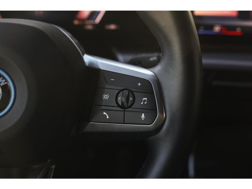 BMW iX1 xDrive30 M Sport / Sportstoelen / Achteruitrijcamera / M Adaptief onderstel / Stoelverwarming ActivLease financial lease