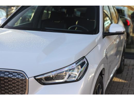 BMW iX1 xDrive30 M Sport / Sportstoelen / Achteruitrijcamera / M Adaptief onderstel / Stoelverwarming ActivLease financial lease